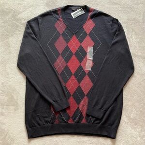 Claiborne V neck men’s sweater